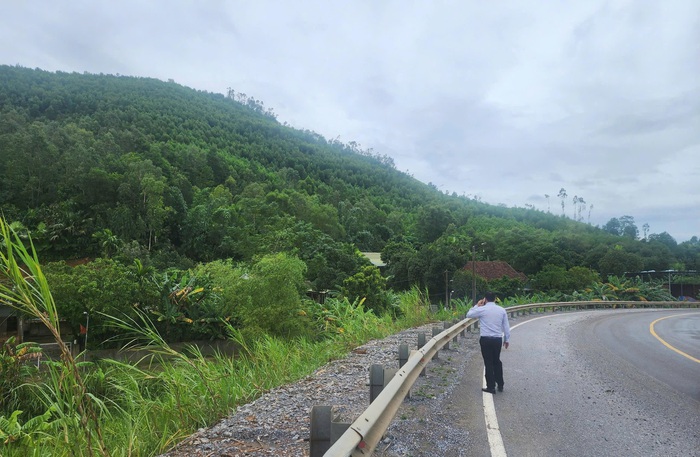 Quảng Trị công bố tình huống khẩn cấp về sạt lở tại xã Tuyên Phú- Ảnh 1. Quảng Trị công bố tình huống khẩn cấp về sạt lở tại xã Tuyên Phú- Ảnh 1.