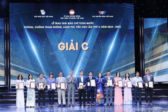 Phát huy mạnh mẽ vai trò chủ lực của báo chí trong phòng, chống tham nhũng, lãng phí, tiêu cực - Ảnh 8. Phát huy mạnh mẽ vai trò chủ lực của báo chí trong phòng, chống tham nhũng, lãng phí, tiêu cực - Ảnh 8.