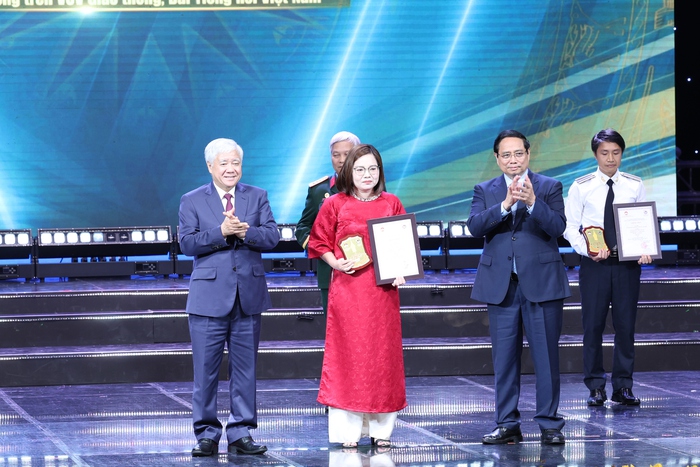 Phát huy mạnh mẽ vai trò chủ lực của báo chí trong phòng, chống tham nhũng, lãng phí, tiêu cực - Ảnh 6. Phát huy mạnh mẽ vai trò chủ lực của báo chí trong phòng, chống tham nhũng, lãng phí, tiêu cực - Ảnh 6.