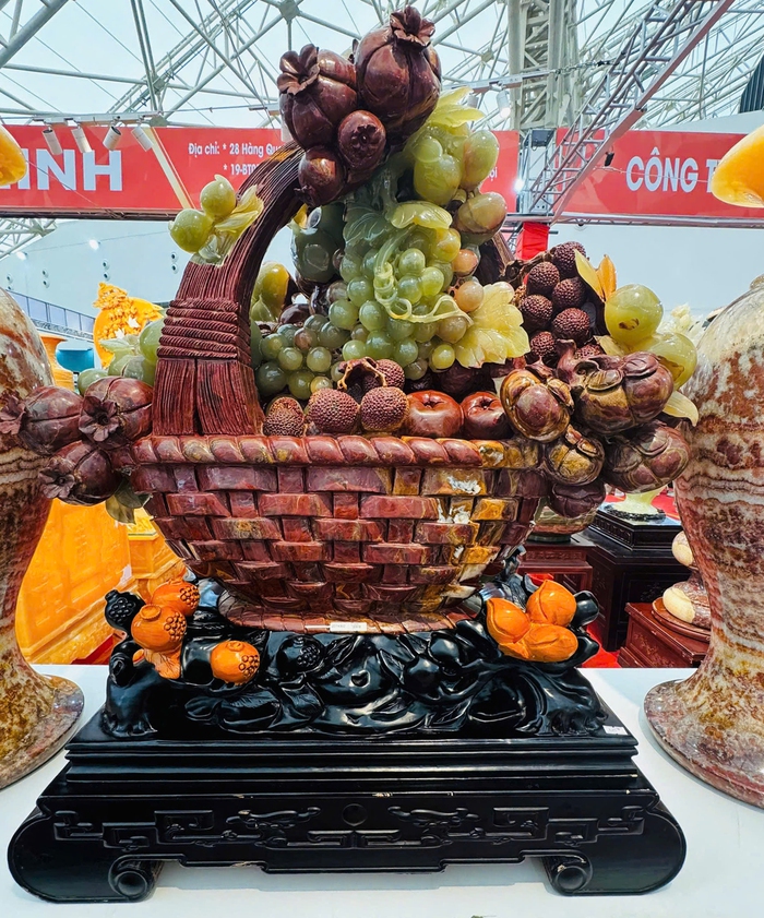 Hội chợ Mùa Thu 2025: Mặt hàng đá quý tinh xảo thu hút người xem- Ảnh 4. Hội chợ Mùa Thu 2025: Mặt hàng đá quý tinh xảo thu hút người xem- Ảnh 4.