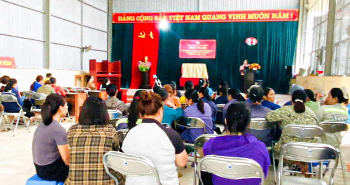 Hội LHPN tỉnh Thái Nguyên triển khai mô hình con đường hoa và tập huấn phân loại rác thải- Ảnh 1. Hội LHPN tỉnh Thái Nguyên triển khai mô hình con đường hoa và tập huấn phân loại rác thải- Ảnh 1.