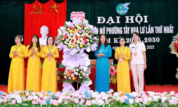 Ninh Bình: 100% xã, phường ứng dụng công nghệ thông tin trong tổ chức Đại hội phụ nữ- Ảnh 1. Ninh Bình: 100% xã, phường ứng dụng công nghệ thông tin trong tổ chức Đại hội phụ nữ- Ảnh 1.