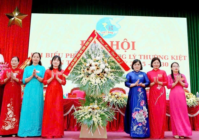 Ninh Bình: 100% xã, phường ứng dụng công nghệ thông tin trong tổ chức Đại hội phụ nữ- Ảnh 3. Ninh Bình: 100% xã, phường ứng dụng công nghệ thông tin trong tổ chức Đại hội phụ nữ- Ảnh 3.
