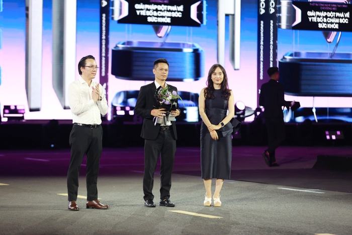 Hệ thống nhà thuốc và trung tâm tiêm chủng Long Châu được vinh danh tại Better Choice Awards 2025
- Ảnh 2. Hệ thống nhà thuốc và trung tâm tiêm chủng Long Châu được vinh danh tại Better Choice Awards 2025
- Ảnh 2.