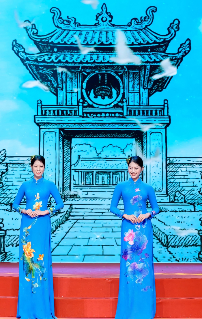 Hình ảnh người phụ nữ hiện diện thanh cao, kiên cường giữa dòng chảy lịch sử dân tộc như một bức tranh sống động