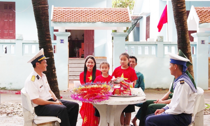 Trung thu rộn ràng, ấm áp ở Trường Sa- Ảnh 2.