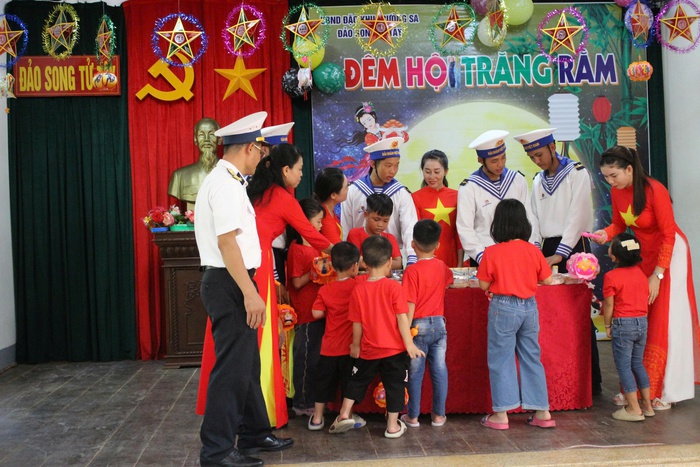 Trung thu rộn ràng, ấm áp ở Trường Sa- Ảnh 6.