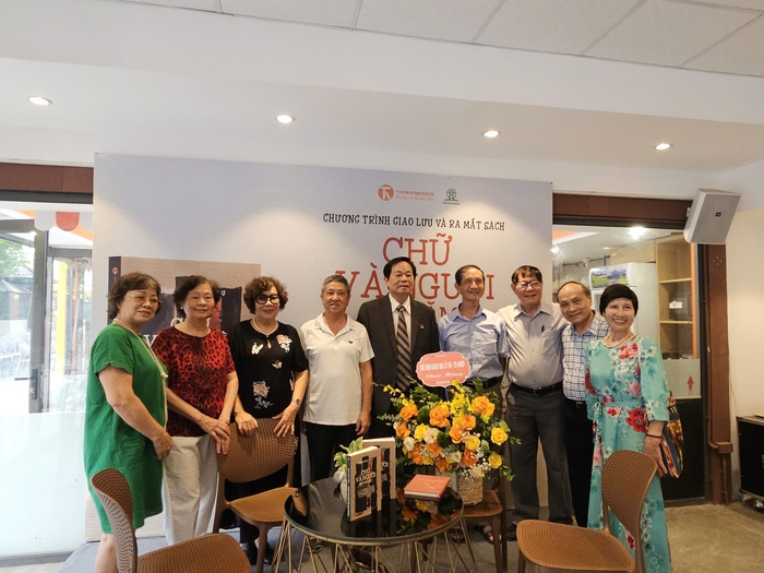 Nhà văn Hoàng Minh Tường ra mắt 