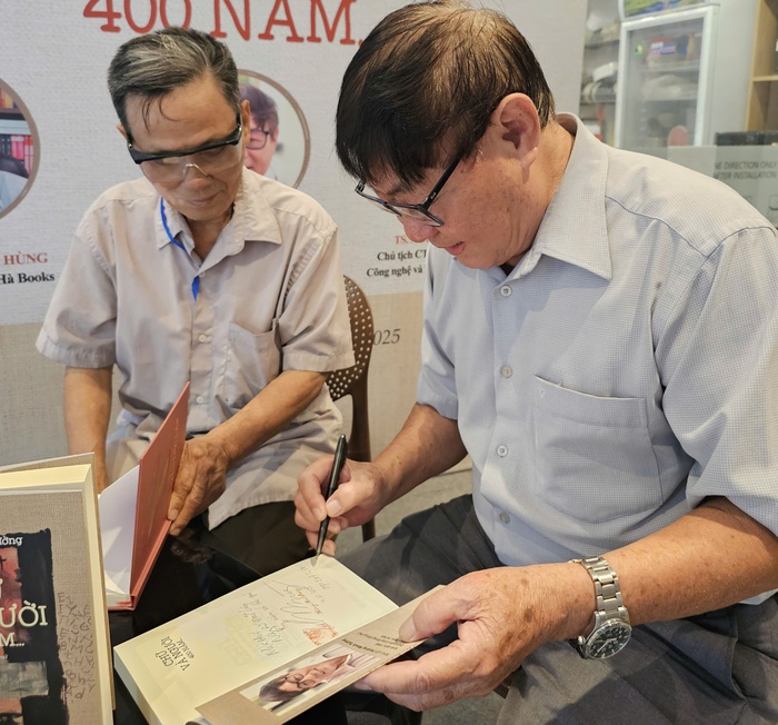 Nhà văn Hoàng Minh Tường ra mắt 