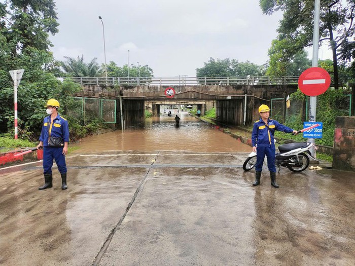 Phòng chống bão Matmo: Hà Nội sẵn sàng sơ tán dân tại các khu vực sạt lở nguy hiểm- Ảnh 1.