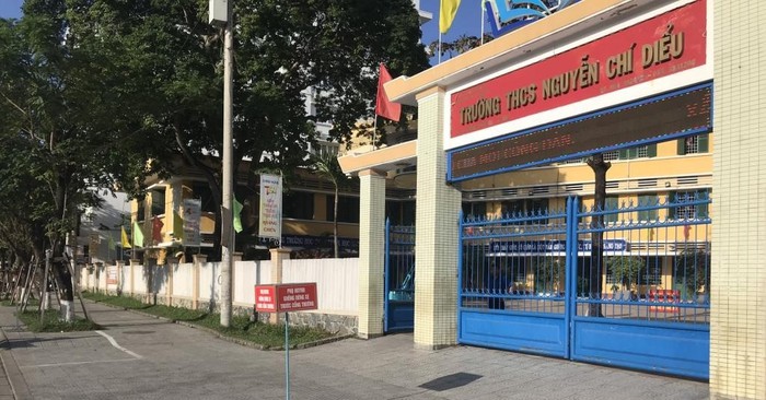 Nói xấu bạn, nữ sinh lớp 8 phải quỳ gối, bị tát trong nhà vệ sinh trường - Ảnh 1. Nói xấu bạn, nữ sinh lớp 8 phải quỳ gối, bị tát trong nhà vệ sinh trường - Ảnh 1.