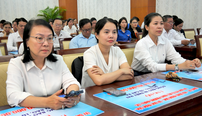 TPHCM: Tiếp nhận hơn 35,6 tỷ đồng ủng hộ đồng bào bị thiệt hại do bão số 10- Ảnh 3.