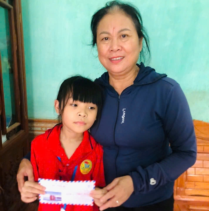 Phụ nữ Ninh Bình mang Trung thu yêu thương đến trẻ em có hoàn cảnh khó khăn- Ảnh 1.