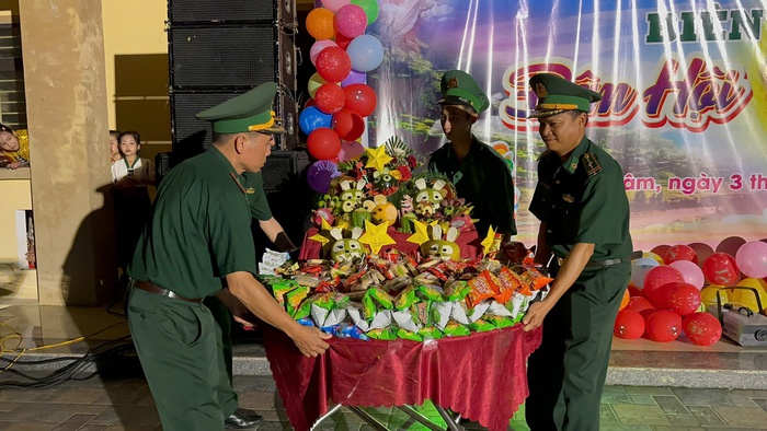 Rộn rã "Biên cương - Đêm hội trăng rằm" nơi mưa lũ vừa đi qua- Ảnh 8.