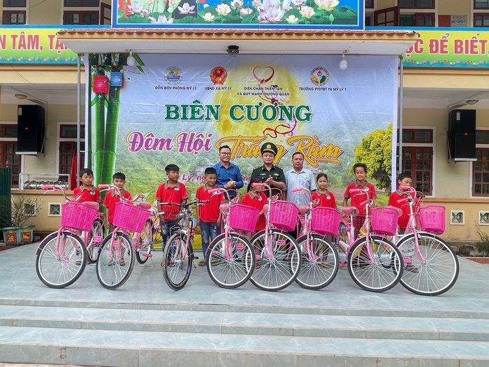 Rộn rã "Biên cương - Đêm hội trăng rằm" nơi mưa lũ vừa đi qua- Ảnh 4.