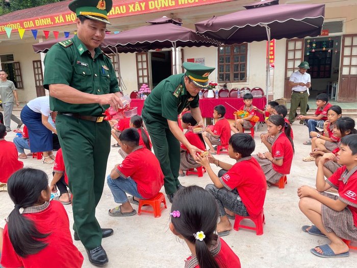 Rộn rã "Biên cương - Đêm hội trăng rằm" nơi mưa lũ vừa đi qua- Ảnh 3.