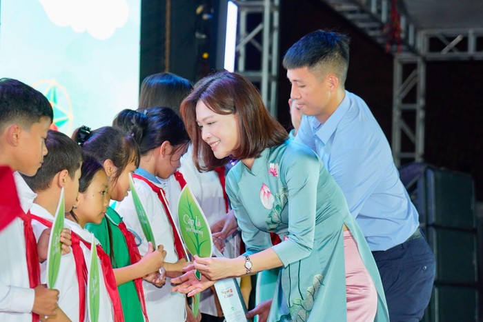 Kem đánh răng dược liệu Ngọc Châu và “Cặp lá yêu thương” chung tay thắp sáng nụ cười trẻ thơ- Ảnh 2. Kem đánh răng dược liệu Ngọc Châu và “Cặp lá yêu thương” chung tay thắp sáng nụ cười trẻ thơ- Ảnh 2.