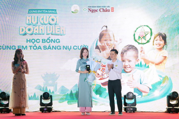 Kem đánh răng dược liệu Ngọc Châu và “Cặp lá yêu thương” chung tay thắp sáng nụ cười trẻ thơ- Ảnh 3. Kem đánh răng dược liệu Ngọc Châu và “Cặp lá yêu thương” chung tay thắp sáng nụ cười trẻ thơ- Ảnh 3.