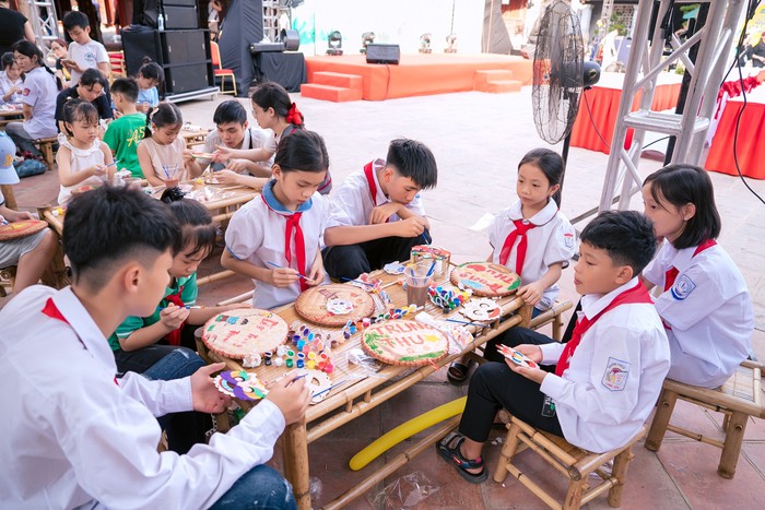 Kem đánh răng dược liệu Ngọc Châu và “Cặp lá yêu thương” chung tay thắp sáng nụ cười trẻ thơ- Ảnh 4. Kem đánh răng dược liệu Ngọc Châu và “Cặp lá yêu thương” chung tay thắp sáng nụ cười trẻ thơ- Ảnh 4.