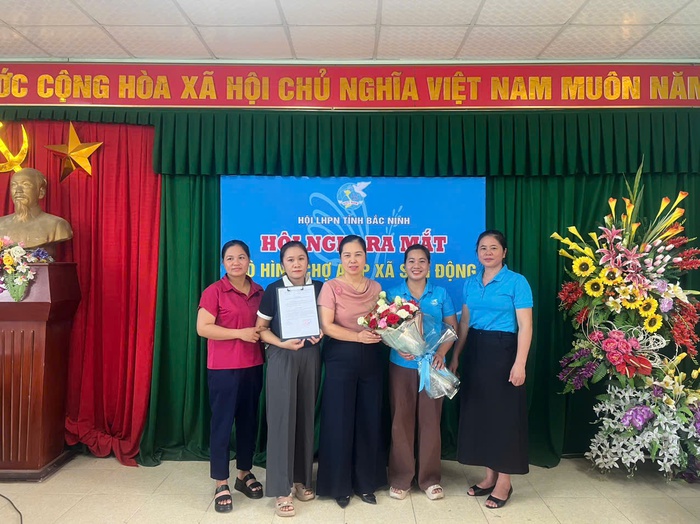 "Chợ an toàn thực phẩm" thúc đẩy tiêu thụ sản phẩm miền núi, vùng sâu, vùng xa và hải đảo- Ảnh 1.