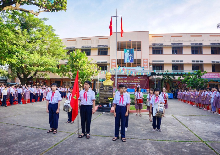 TPHCM: 2.600 học sinh theo dõi tái hiện phiên tòa phòng chống bạo lực học đường- Ảnh 1.