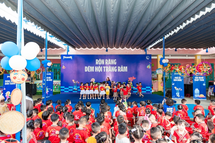 Vinamilk thắp sáng mùa trăng, gửi trọn yêu thương đến trẻ em Việt- Ảnh 1. Vinamilk thắp sáng mùa trăng, gửi trọn yêu thương đến trẻ em Việt- Ảnh 1.