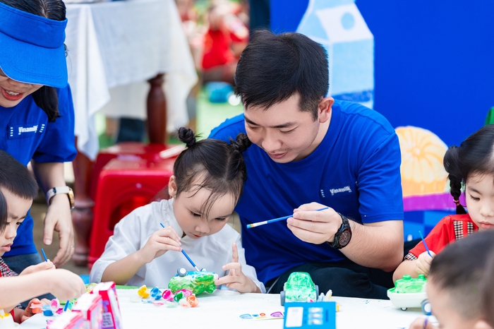 Vinamilk thắp sáng mùa trăng, gửi trọn yêu thương đến trẻ em Việt- Ảnh 2. Vinamilk thắp sáng mùa trăng, gửi trọn yêu thương đến trẻ em Việt- Ảnh 2.