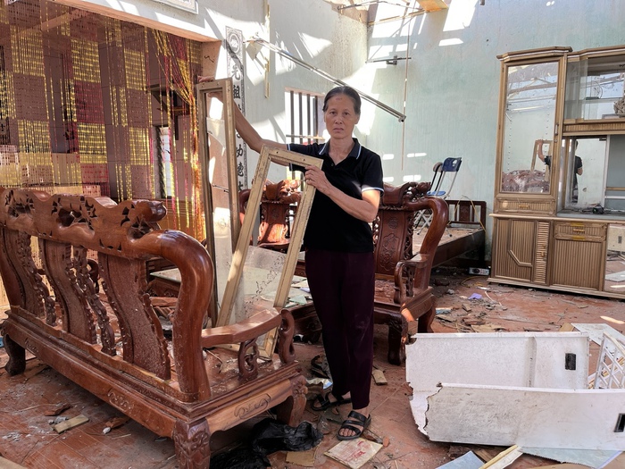 Chồng chấn thương não, con bị tâm thần, người phụ nữ gồng gánh cả gia đình sau bão dữ- Ảnh 2.