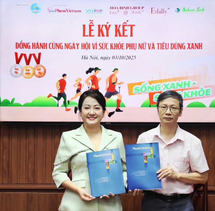 Đổi sách lấy son tại "Ngày hội Phụ nữ khỏe đẹp và Tiêu dùng xanh", giải chạy "Vì môi trường không khói thuốc"- Ảnh 2. Đổi sách lấy son tại "Ngày hội Phụ nữ khỏe đẹp và Tiêu dùng xanh", giải chạy "Vì môi trường không khói thuốc"- Ảnh 2.