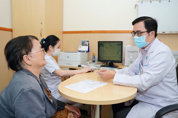 Biến chứng võng mạc âm thầm cướp đi ánh sáng của người bệnh đái tháo đường- Ảnh 1.