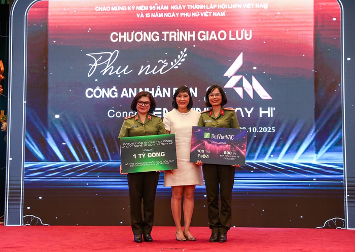 Giao lưu phụ nữ Công an nhân dân và concert "Em xinh Say Hi"- Ảnh 3. Giao lưu phụ nữ Công an nhân dân và concert "Em xinh Say Hi"- Ảnh 3.