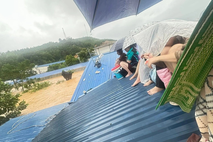 2.000 suất cơm vượt lũ: Thắp sáng hy vọng giữa "biển nước" Thái Nguyên- Ảnh 2.