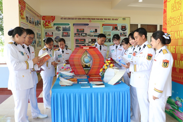 Xây dựng người phụ nữ Lữ đoàn 189 Hải quân "bản lĩnh, trí tuệ, kỷ cương, nhân ái"- Ảnh 1.