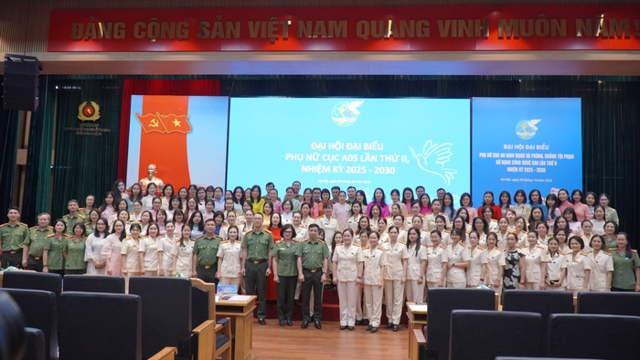 Hội Phụ nữ A05 phát huy lợi thế công nghệ để áp dụng trong phong trào phụ nữ Công an nhân dân- Ảnh 1. Hội Phụ nữ A05 phát huy lợi thế công nghệ để áp dụng trong phong trào phụ nữ Công an nhân dân- Ảnh 1.