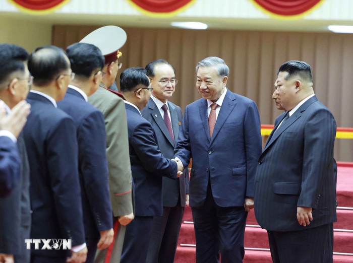 Lễ đón trọng thể Tổng Bí thư Tô Lâm thăm cấp Nhà nước tới Cộng hòa Dân chủ Nhân dân Triều Tiên- Ảnh 11. Lễ đón trọng thể Tổng Bí thư Tô Lâm thăm cấp Nhà nước tới Cộng hòa Dân chủ Nhân dân Triều Tiên- Ảnh 11.
