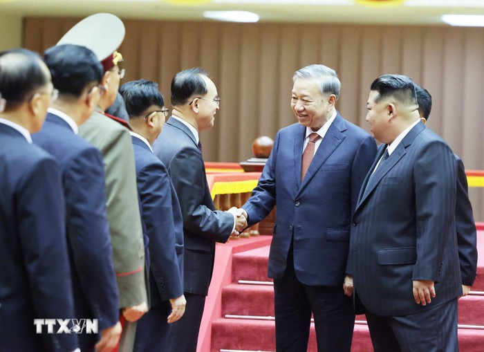 Lễ đón trọng thể Tổng Bí thư Tô Lâm thăm cấp Nhà nước tới Cộng hòa Dân chủ Nhân dân Triều Tiên- Ảnh 13. Lễ đón trọng thể Tổng Bí thư Tô Lâm thăm cấp Nhà nước tới Cộng hòa Dân chủ Nhân dân Triều Tiên- Ảnh 13.
