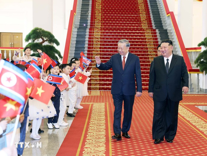 Lễ đón trọng thể Tổng Bí thư Tô Lâm thăm cấp Nhà nước tới Cộng hòa Dân chủ Nhân dân Triều Tiên- Ảnh 14. Lễ đón trọng thể Tổng Bí thư Tô Lâm thăm cấp Nhà nước tới Cộng hòa Dân chủ Nhân dân Triều Tiên- Ảnh 14.