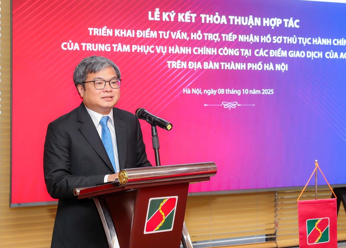 Agribank hợp táchỗ trợ người dân thực hiện dịch vụ công tại điểm giao dịch của ngân hàng- Ảnh 1. Agribank hợp táchỗ trợ người dân thực hiện dịch vụ công tại điểm giao dịch của ngân hàng- Ảnh 1.