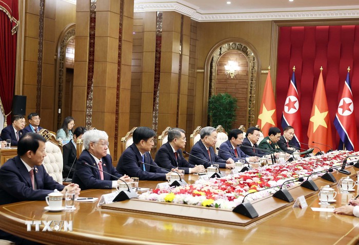 Tổng Bí thư Tô Lâm hội đàm với Tổng Bí thư, Chủ tịch Quốc vụ CHDCND Triều Tiên Kim Jong Un- Ảnh 3. Tổng Bí thư Tô Lâm hội đàm với Tổng Bí thư, Chủ tịch Quốc vụ CHDCND Triều Tiên Kim Jong Un- Ảnh 3.