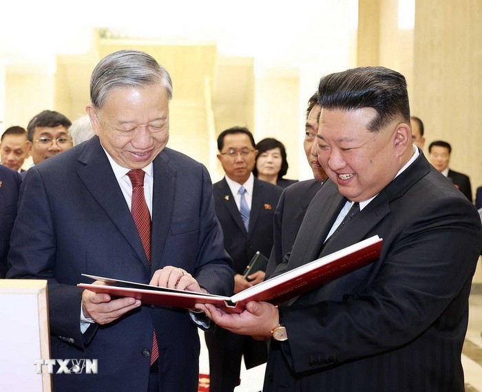 Tổng Bí thư Tô Lâm hội đàm với Tổng Bí thư, Chủ tịch Quốc vụ CHDCND Triều Tiên Kim Jong Un- Ảnh 7. Tổng Bí thư Tô Lâm hội đàm với Tổng Bí thư, Chủ tịch Quốc vụ CHDCND Triều Tiên Kim Jong Un- Ảnh 7.