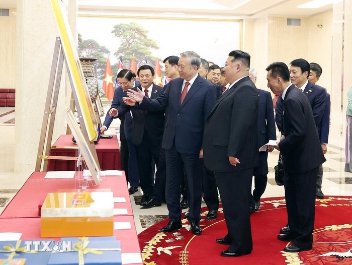 Tổng Bí thư Tô Lâm hội đàm với Tổng Bí thư, Chủ tịch Quốc vụ CHDCND Triều Tiên Kim Jong Un- Ảnh 8. Tổng Bí thư Tô Lâm hội đàm với Tổng Bí thư, Chủ tịch Quốc vụ CHDCND Triều Tiên Kim Jong Un- Ảnh 8.