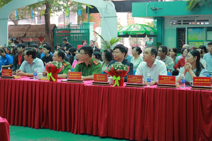 Tuyên truyền về tội "Trốn tránh nghĩa vụ quân sự" bằng phiên toà giả định- Ảnh 2.