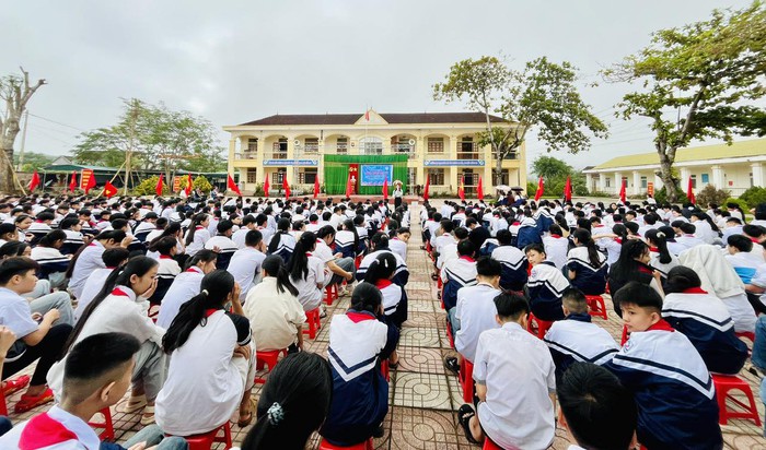 Trung tâm Y tế Quỳ Hợp truyền thông phòng, chống tác hại thuốc lá tại trường học- Ảnh 1.