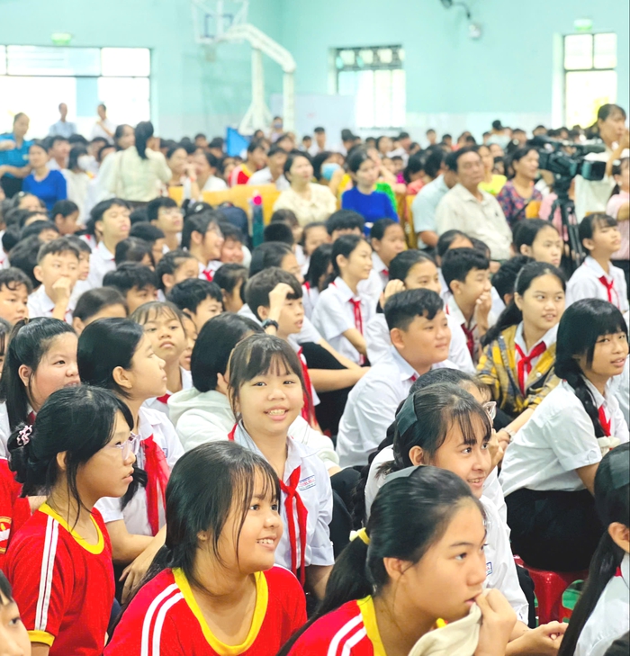 Nhận án phạt vì đánh bạn trong trường học- Ảnh 1. Nhận án phạt vì đánh bạn trong trường học- Ảnh 1.