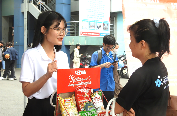TPHCM: Hàng ngàn cơ hội việc làm cho sinh viên tại Ngày hội việc làm 2025- Ảnh 4.