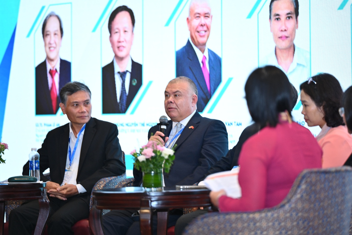 
Đại học Y Dược TPHCM phát triển chương trình đào tạo sau đại học về vắc-xin- Ảnh 1.