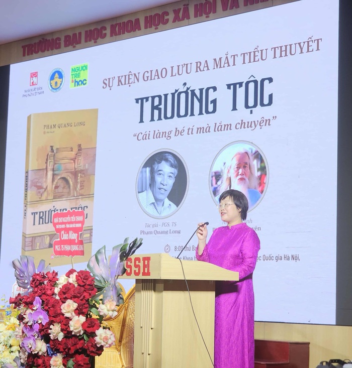 Hơn 300 sinh viên giao lưu giới thiệu sách của Nhà văn Phạm Quang Long- Ảnh 2.