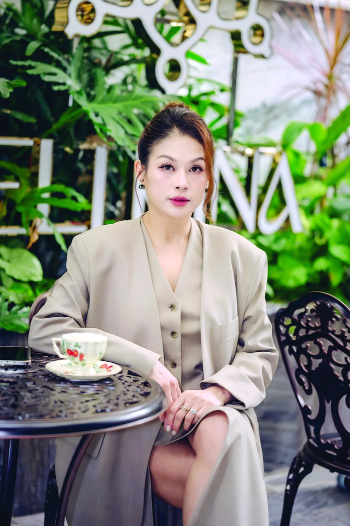 Bất ngờ với vai trò hiện tại của nữ diễn viên chính phim "Hoa cỏ may" - Ảnh 1.