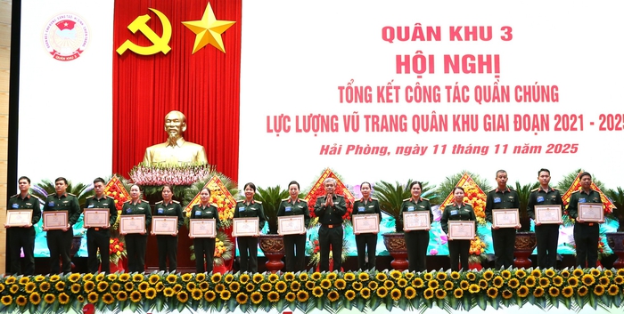 Phụ nữ Quân khu 3 góp phần cùng các tổ chức quần chúng xây dựng lượng vũ trang vững mạnh, toàn diện- Ảnh 1.