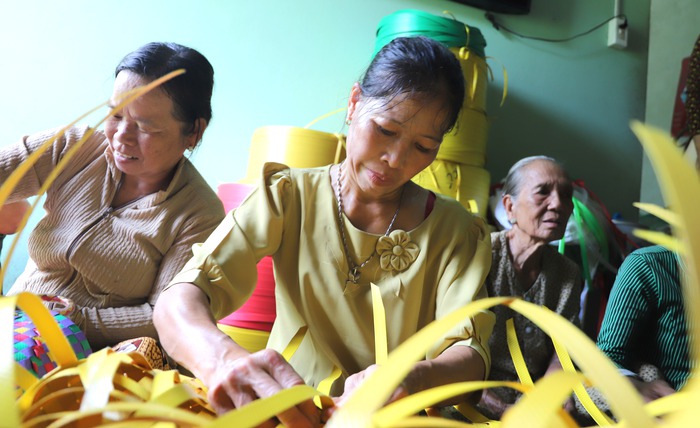 Trao vốn cho 12 hộ hợp tác, hộ gia đình ở Vĩnh Long - Ảnh 4.